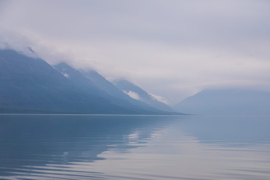 Тихое туманное озеро Лама