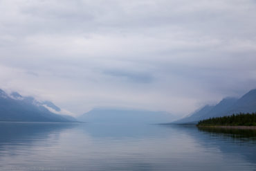 Тихое туманное озеро Лама