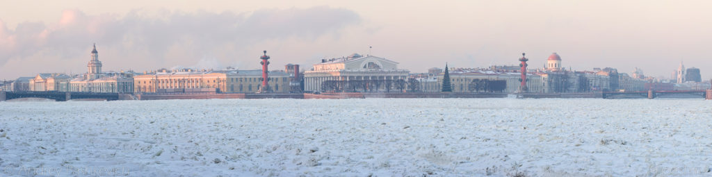 Васильевский остров зимой, стрелка, панорамное фото.