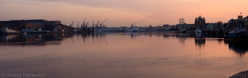 Панорама с набережной Лейтенанта Шмидта в сторону залива