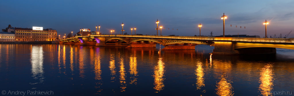 Панорама Благовещенского моста ночью