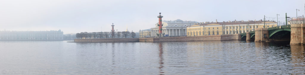 Стрелка Васильевского острова, панорама, туман.