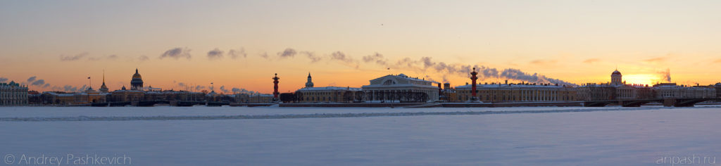 Стрелка Васильевского острова на закате, панорама