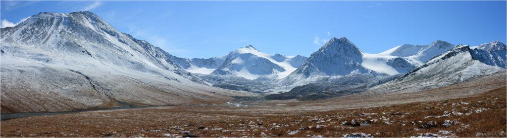 Панорама Верховий Текелю. От г. Караайры до ледника Текелю и начала спуска в Ярлу (справа) 