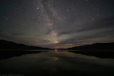 Монголия, озеро, звёзды и млечный путь