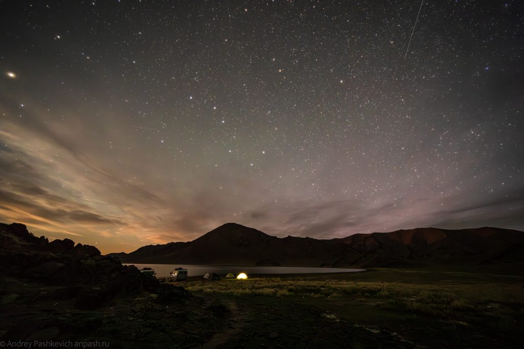 Монголия, туристический лагерь под звёздами