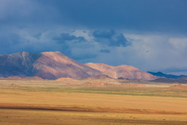 Берега озера Ачир Нуур, Монголия