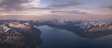 Плато Путорана, панорама озера Лама от п-ов Каменный до гор Кураанах