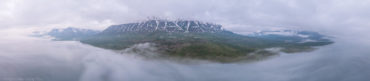 Плато Путорана, панорама берега озера Лама в тумане