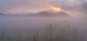 Горы плато Путорана в тумане и облаках