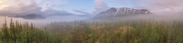 Долина Кураанаха и берега озера Лама в облаках
