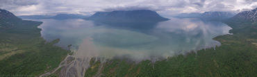 Панорама озера Лама в пасмурную погоду