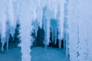 Гроты, сосульки и льды Байкала