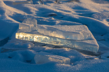 Лёд Байкала, вечерний свет