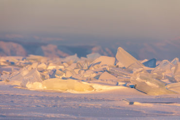 Лёд Байкала, вечерний свет